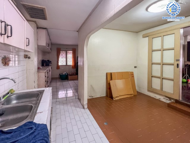 *****บ้านแฝดมือสองย่านปทุมธานี ม.พหลโยธิน64 พหลโยธิน เนื้อที่กว้างขวางถึง 40 ตร.ว. ฟังก์ชัน 3 ห้องนอน 2 ห้องน้ำ 2 ที่จอดรถ บรรยากาศเงียบสงบ ปลอดภัย ถนนซอยกว้าง บนทำเลเยี่ยม เพียง 15 นาทีก็ถึงรถไฟฟ้าสายสีเขียว "สถานีคูคต" ใกล้เซียร์รังสิต